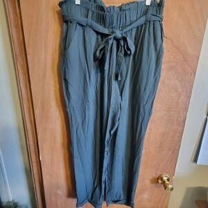 Maurices High Waist Paperbag Green Pants. Sz 14W Reg. Ankle. NWT